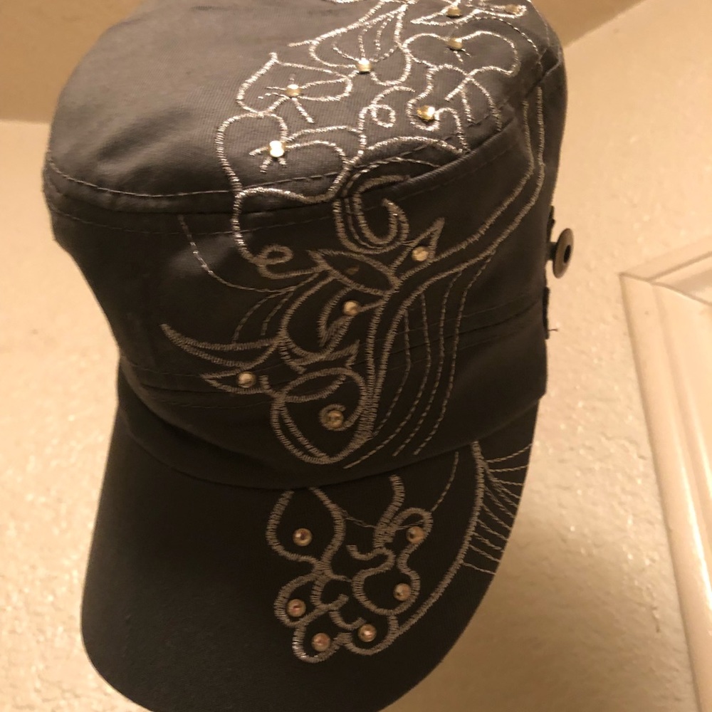 Fun 🌟 stylish 🧢 sparkly ✨ cap!!